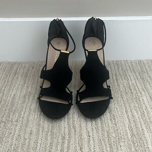 Preloved Trina Turk black Lucca heel, 6.5